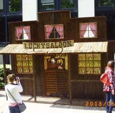 Façade Lucky Saloon